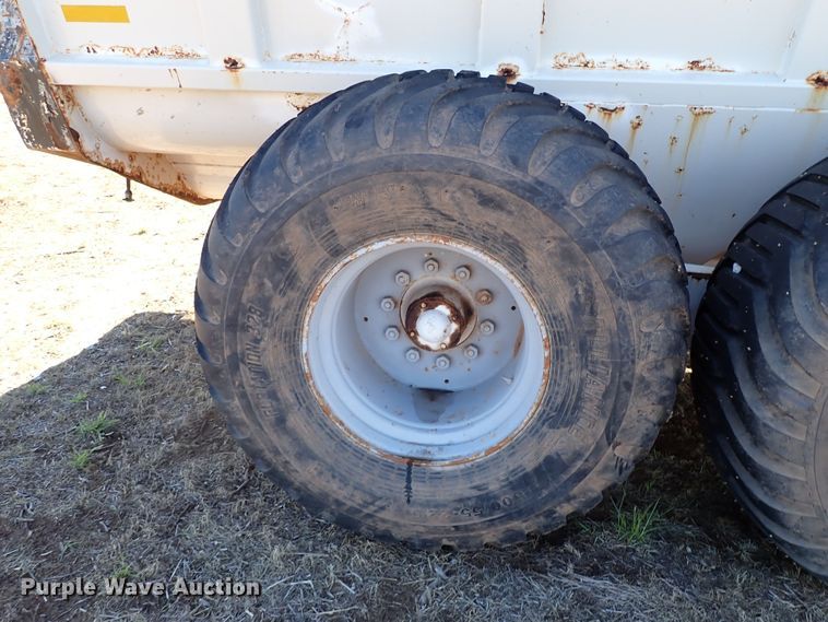 image for item LK9523 Kuhn Knight Slinger 8132  manure spreader