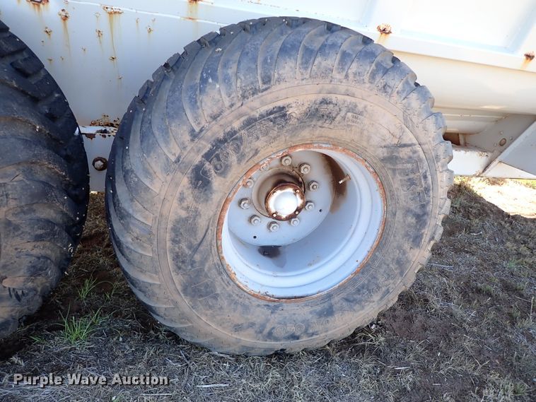 image for item LK9523 Kuhn Knight Slinger 8132  manure spreader