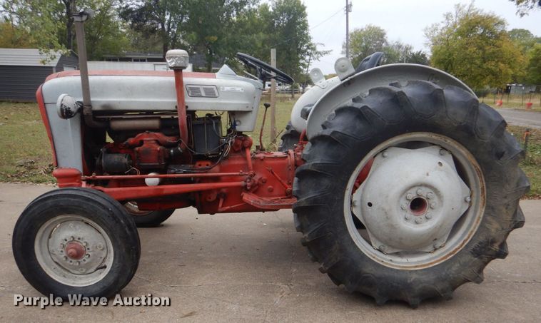 image for item LS9931 Ford 841  tractor