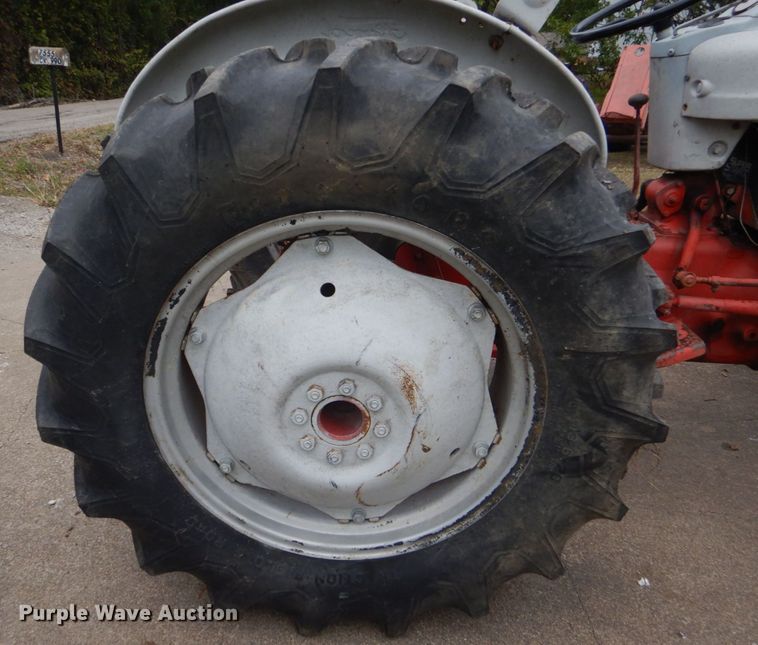 image for item LS9931 Ford 841  tractor