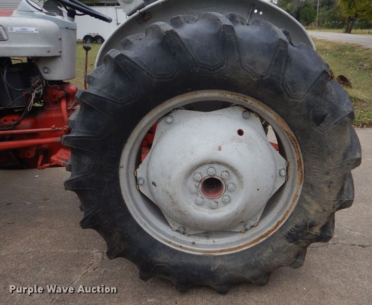 image for item LS9931 Ford 841  tractor