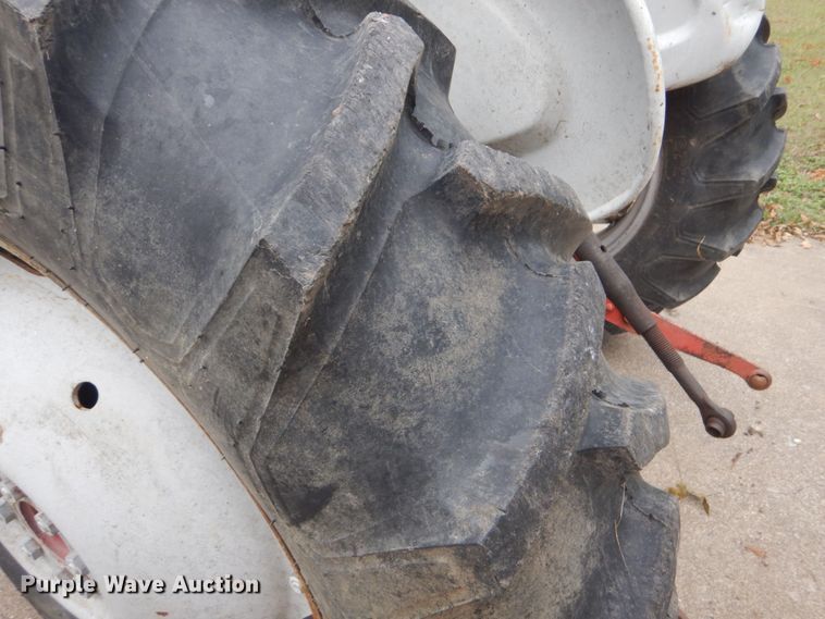 image for item LS9931 Ford 841  tractor