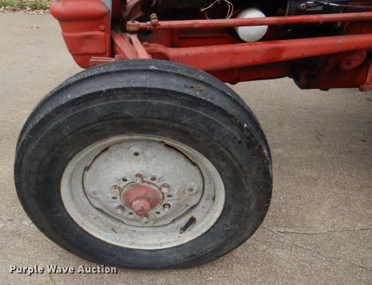 image for item LS9931 Ford 841  tractor