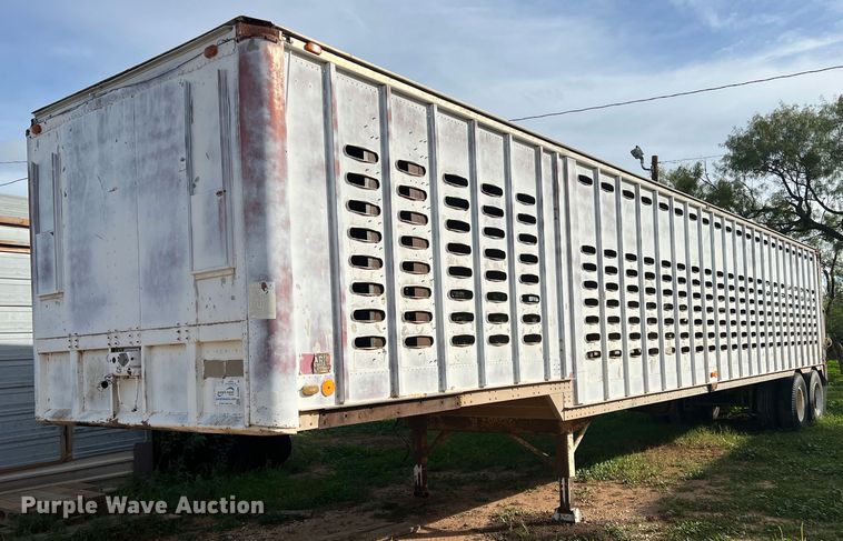 image for item LW9245 1972 Fruehauf D909-44-6  livestock trailer