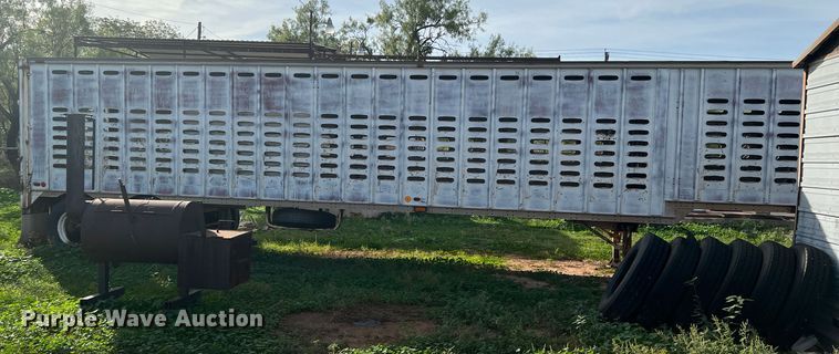 image for item LW9245 1972 Fruehauf D909-44-6  livestock trailer