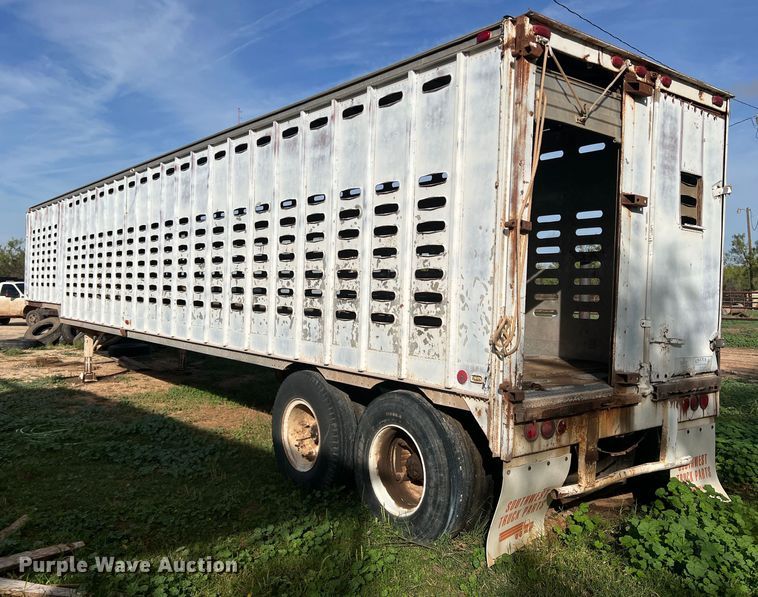 image for item LW9245 1972 Fruehauf D909-44-6  livestock trailer