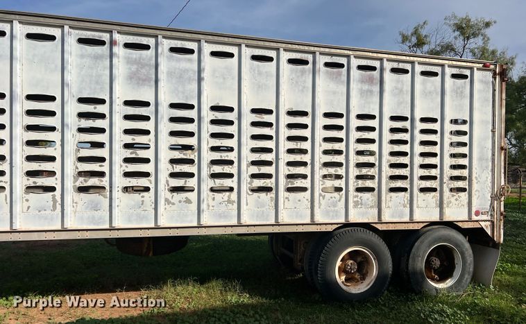 image for item LW9245 1972 Fruehauf D909-44-6  livestock trailer