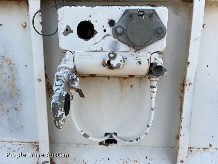 image for item LW9245 1972 Fruehauf D909-44-6  livestock trailer