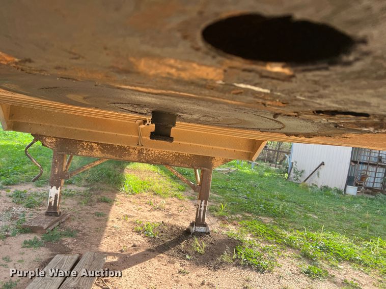 image for item LW9245 1972 Fruehauf D909-44-6  livestock trailer