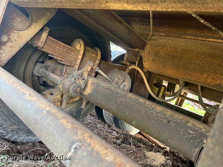 image for item LW9245 1972 Fruehauf D909-44-6  livestock trailer