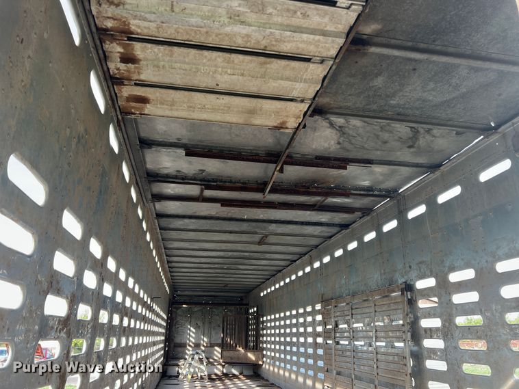 image for item LW9245 1972 Fruehauf D909-44-6  livestock trailer