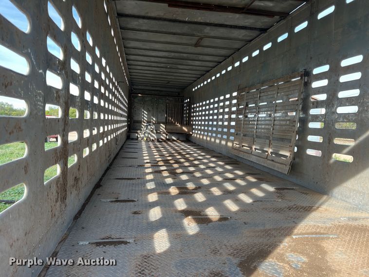 image for item LW9245 1972 Fruehauf D909-44-6  livestock trailer