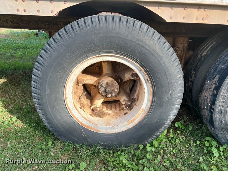 image for item LW9245 1972 Fruehauf D909-44-6  livestock trailer