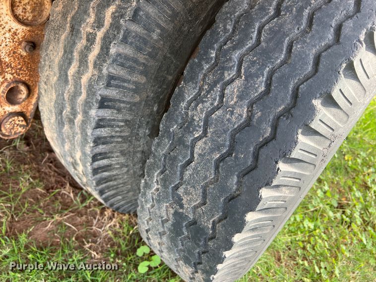 image for item LW9245 1972 Fruehauf D909-44-6  livestock trailer