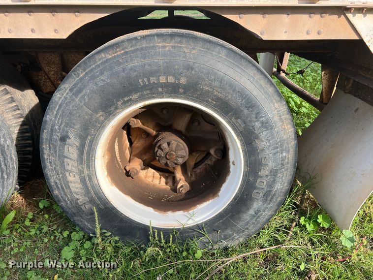 image for item LW9245 1972 Fruehauf D909-44-6  livestock trailer