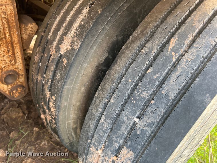 image for item LW9245 1972 Fruehauf D909-44-6  livestock trailer