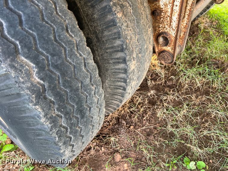 image for item LW9245 1972 Fruehauf D909-44-6  livestock trailer