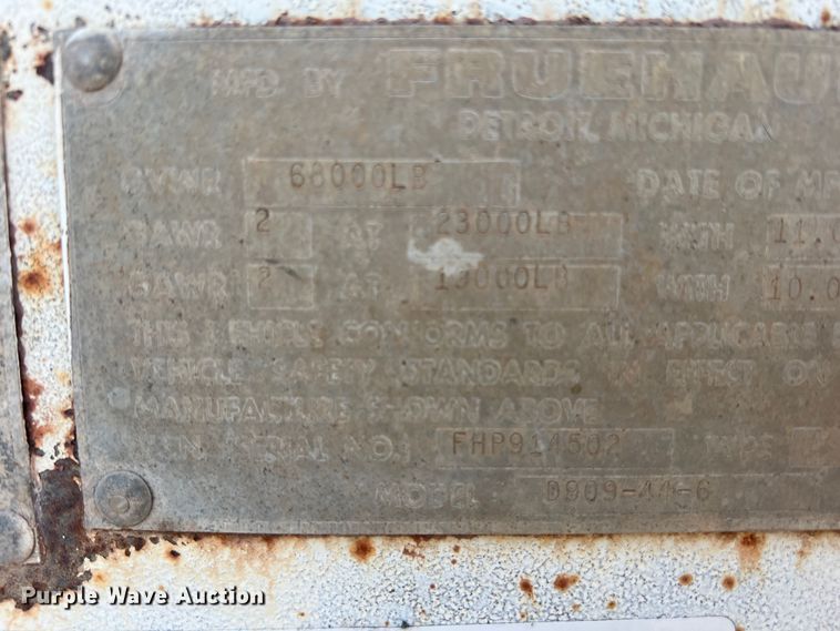 image for item LW9245 1972 Fruehauf D909-44-6  livestock trailer