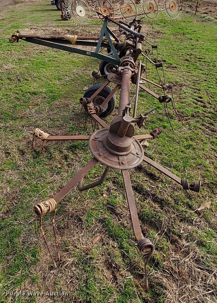 image for item MM9597 JAHR 870  hay rake