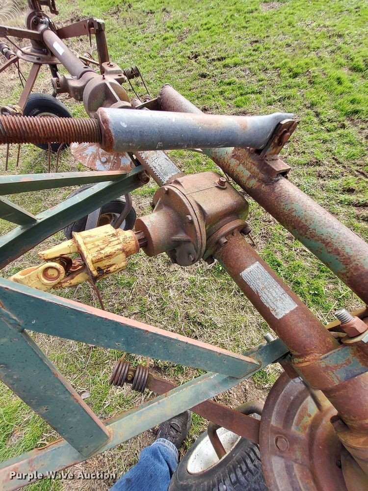 image for item MM9597 JAHR 870  hay rake