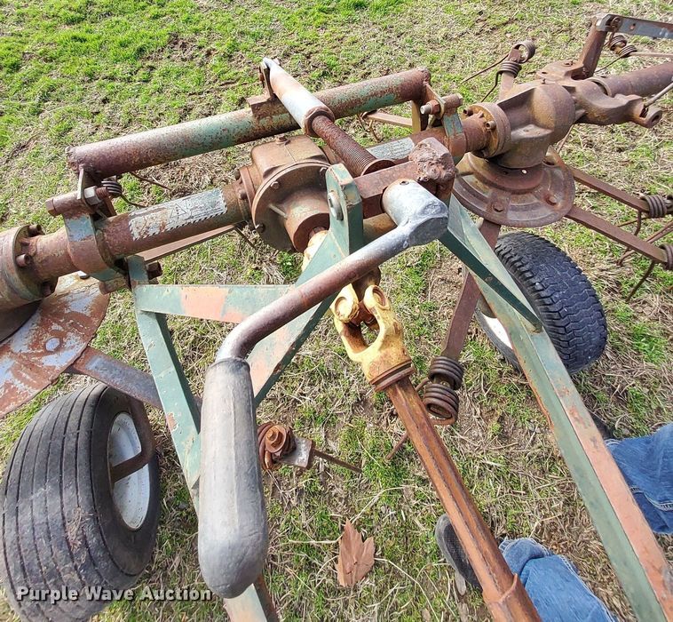 image for item MM9597 JAHR 870  hay rake