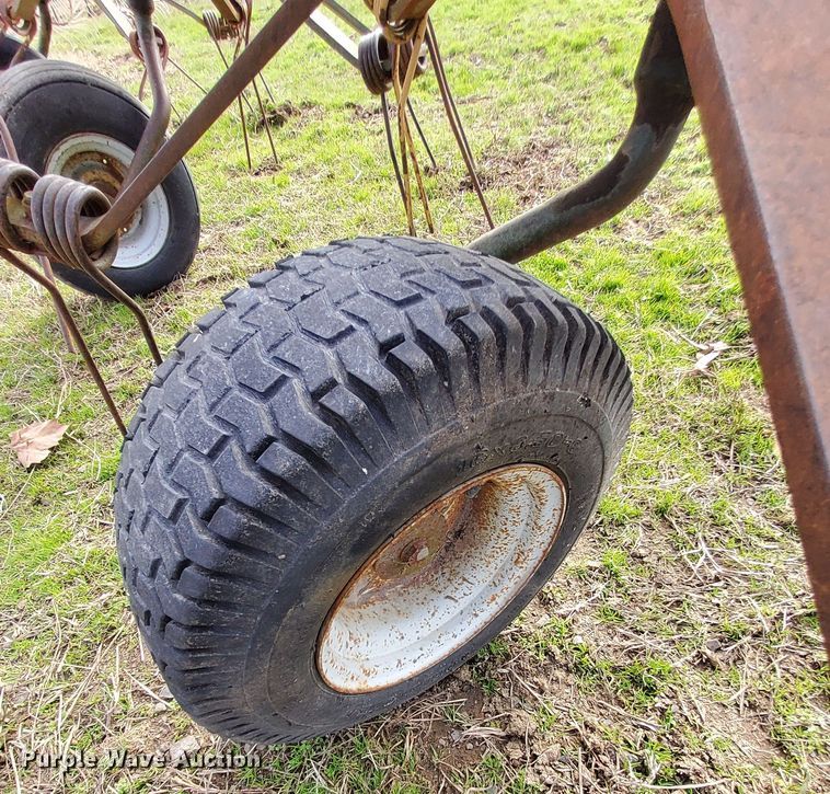 image for item MM9597 JAHR 870  hay rake