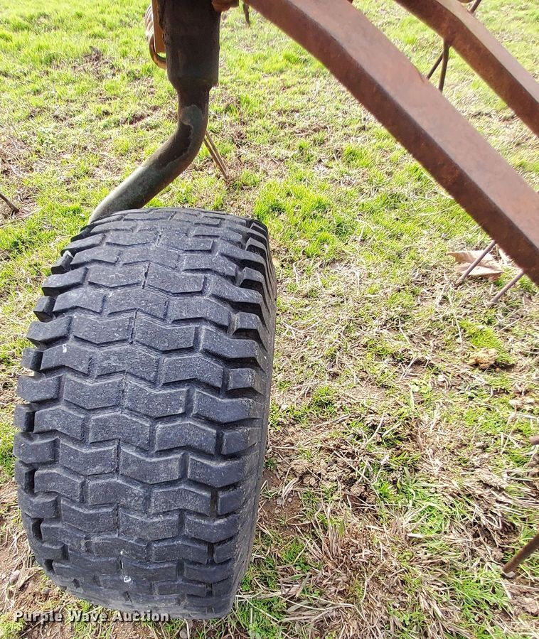 image for item MM9597 JAHR 870  hay rake