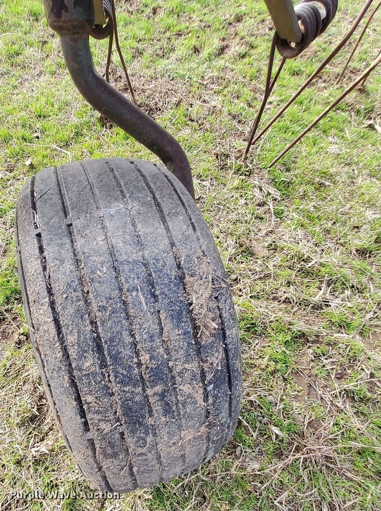 image for item MM9597 JAHR 870  hay rake