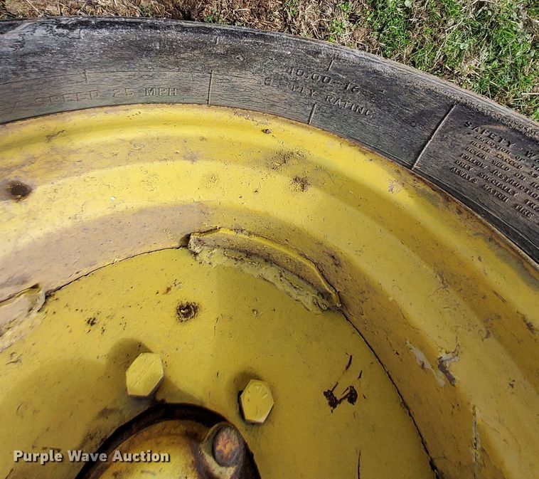 image for item MM9600 John Deere 4010  tractor