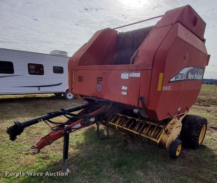 image for item MM9601 2003 New Holland BR780  round baler