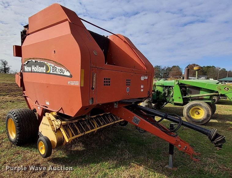 image for item MM9601 2003 New Holland BR780  round baler