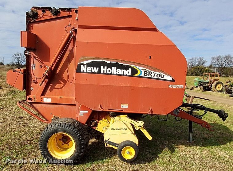 image for item MM9601 2003 New Holland BR780  round baler