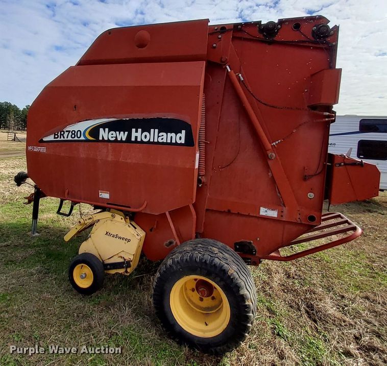 image for item MM9601 2003 New Holland BR780  round baler
