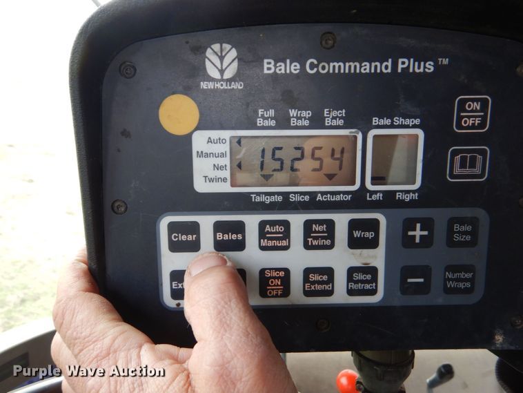 image for item MM9601 2003 New Holland BR780  round baler