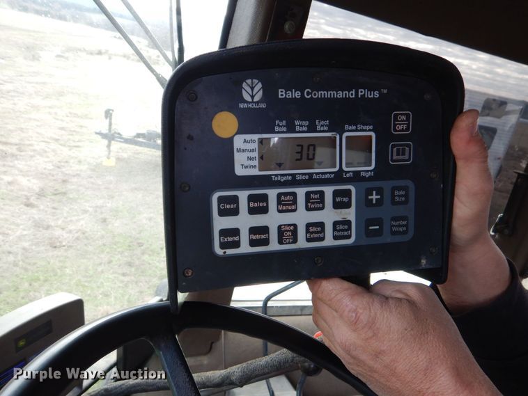 image for item MM9601 2003 New Holland BR780  round baler