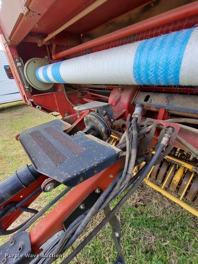 image for item MM9601 2003 New Holland BR780  round baler