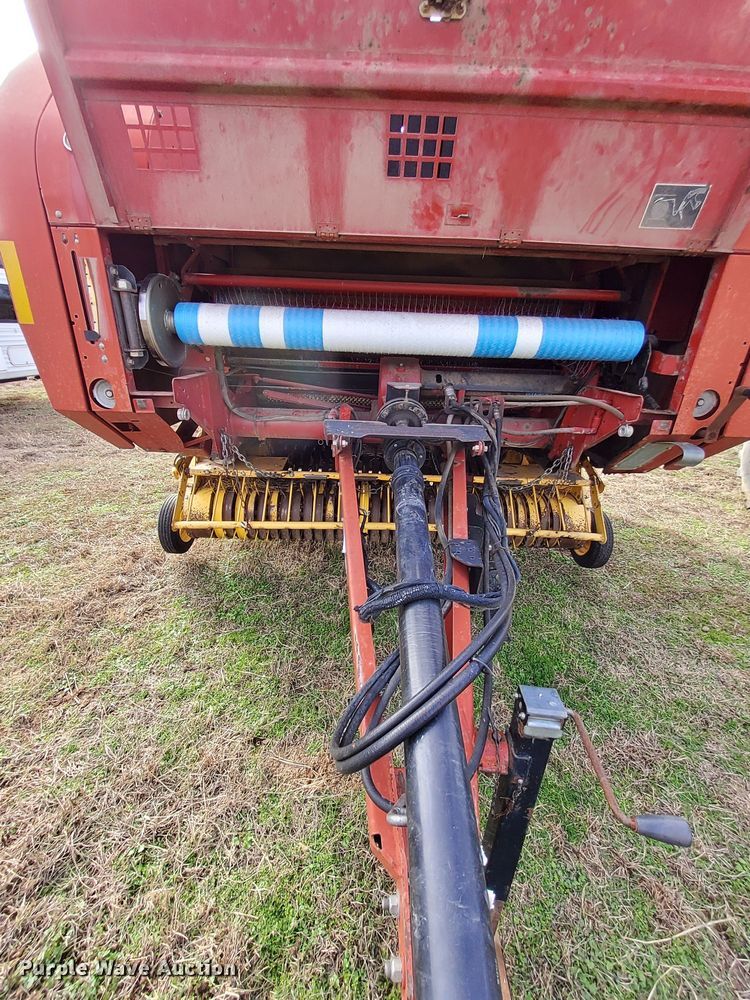 image for item MM9601 2003 New Holland BR780  round baler