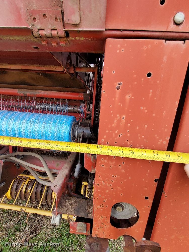 image for item MM9601 2003 New Holland BR780  round baler