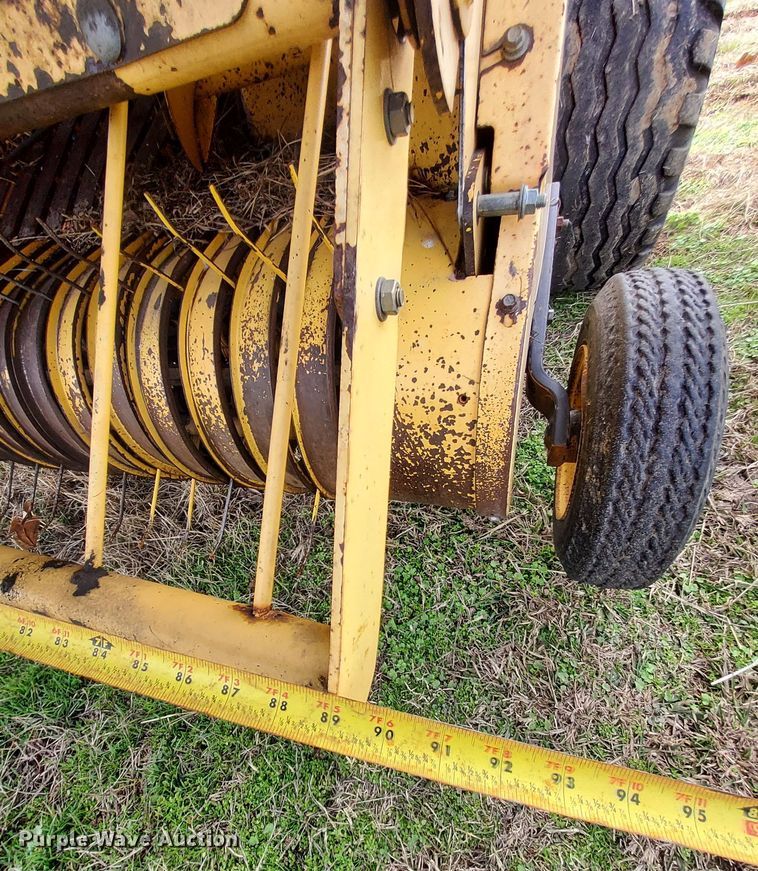 image for item MM9601 2003 New Holland BR780  round baler