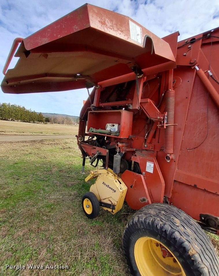 image for item MM9601 2003 New Holland BR780  round baler