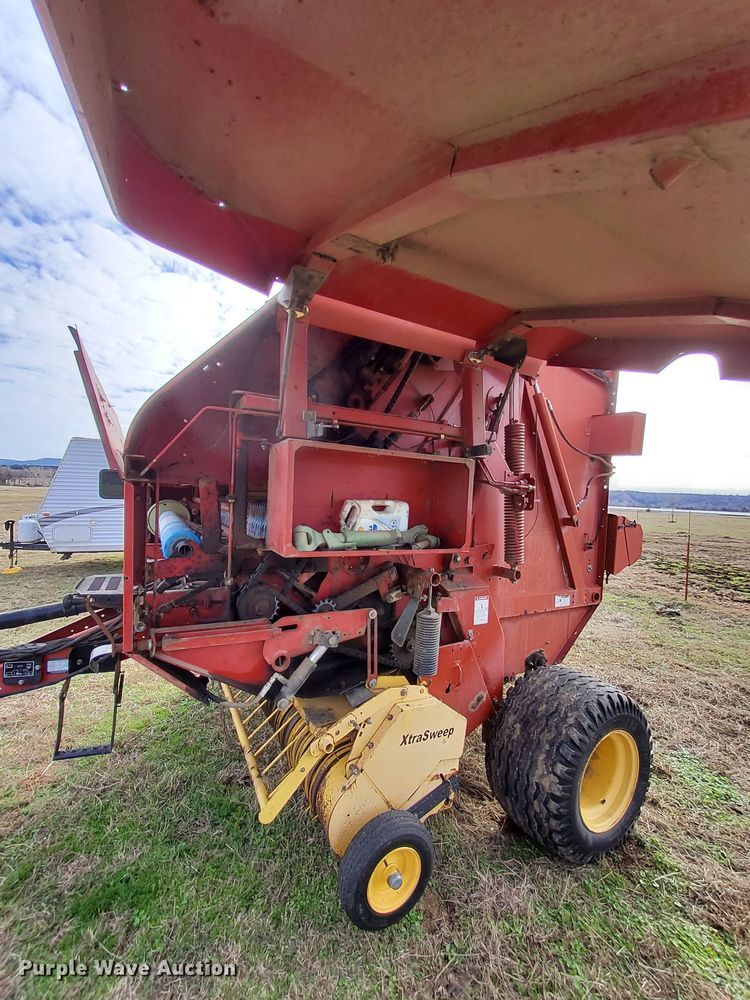 image for item MM9601 2003 New Holland BR780  round baler