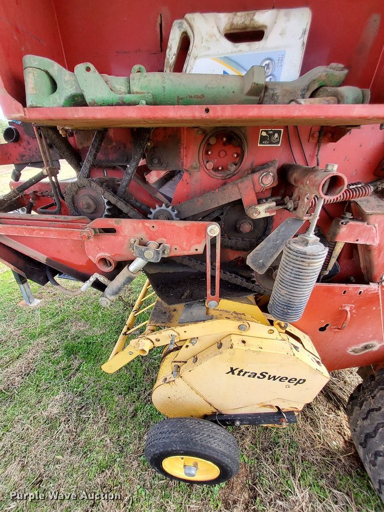 image for item MM9601 2003 New Holland BR780  round baler