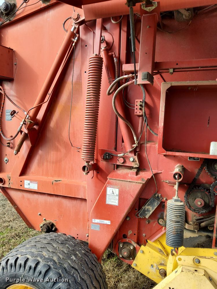 image for item MM9601 2003 New Holland BR780  round baler