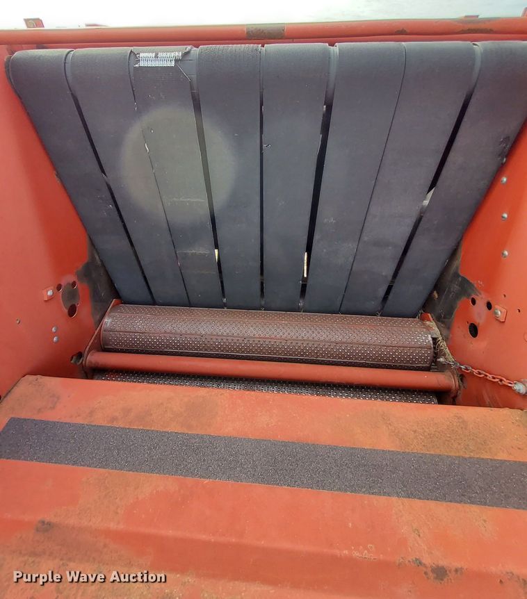 image for item MM9601 2003 New Holland BR780  round baler