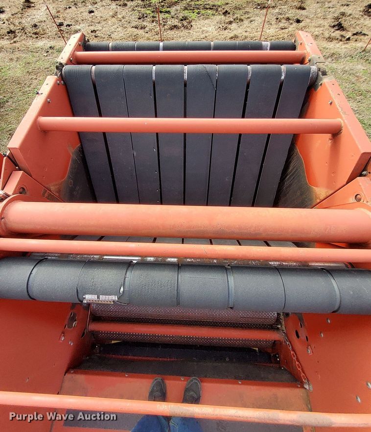 image for item MM9601 2003 New Holland BR780  round baler