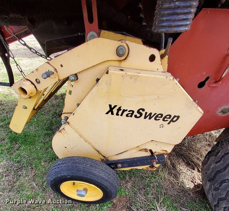 image for item MM9601 2003 New Holland BR780  round baler