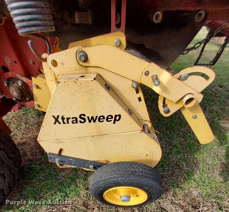 image for item MM9601 2003 New Holland BR780  round baler