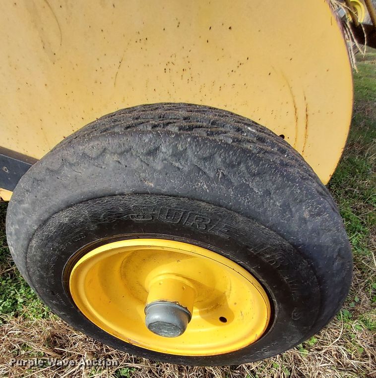 image for item MM9601 2003 New Holland BR780  round baler
