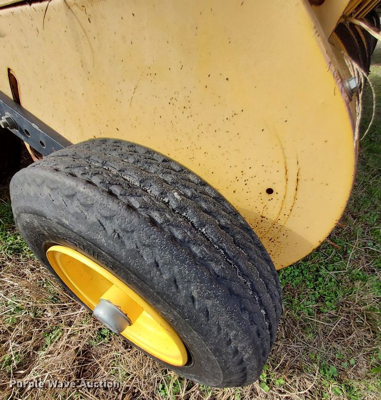 image for item MM9601 2003 New Holland BR780  round baler