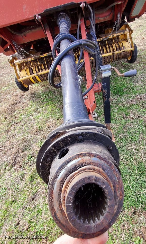 image for item MM9601 2003 New Holland BR780  round baler